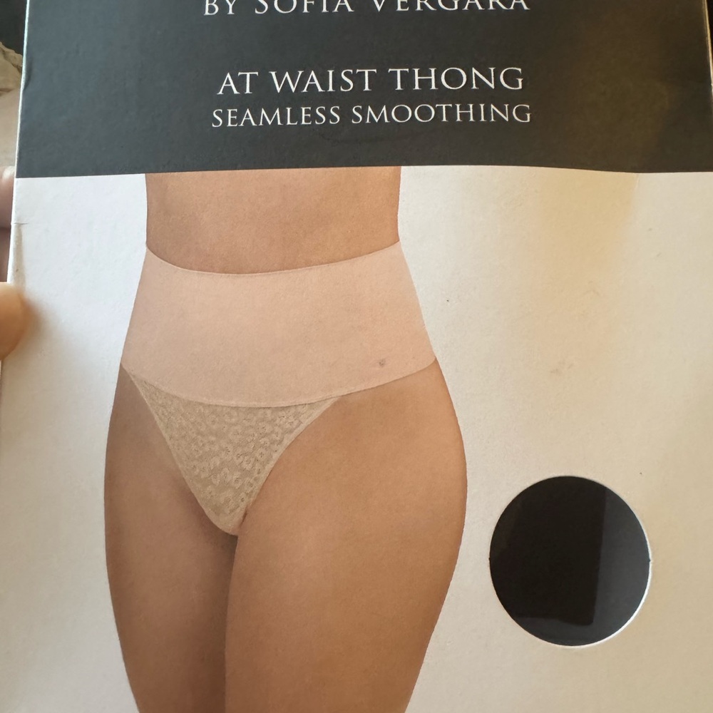 sofia by sofia vergara Women's Seamless Smoothing Thong - Cream